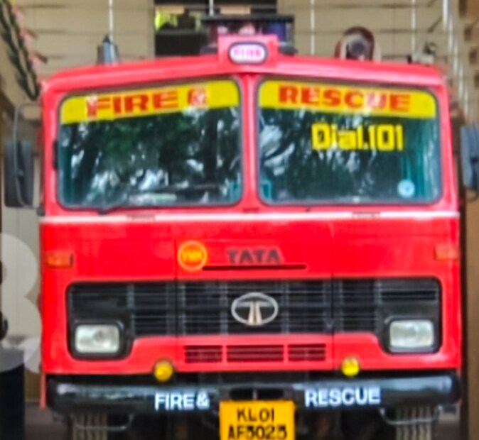  അഗ്നി സുരക്ഷയ്ക്ക് 97 കേന്ദ്രങ്ങൾ: പൊങ്കാല ദിവസം നഗരത്തിലെ 97 കേന്ദ്രങ്ങളിൽ അഗ്നി സുരക്ഷ വിഭാഗം തീയണയ്ക്കുന്നതിനുള്ള സംവിധാനങ്ങളൊരുക്കും. അഗ്നി സുരക്ഷാ ഉദ്യോഗസ്ഥരും ഉപകരണങ്ങളും ഈ കേന്ദ്രങ്ങളിലുണ്ടാകും. നഗരത്തെ നാലു മേഖലകളായി തിരിച്ചാണ് സുരക്ഷ ഒരുക്കിയിട്ടുള്ളത്. പ്രധാന കൺട്രോൾ റൂം ചെങ്കൽച്ചൂള ഫയർ സ്റ്റേഷനിലായിരിക്കും. ആറ്റുകാൽ, കിഴക്കേക്കോട്ട, തമ്പാനൂർ, സ്റ്റാച്യു എന്നിവിടങ്ങളിലാണ് മേഖല കേന്ദ്രങ്ങൾ.
