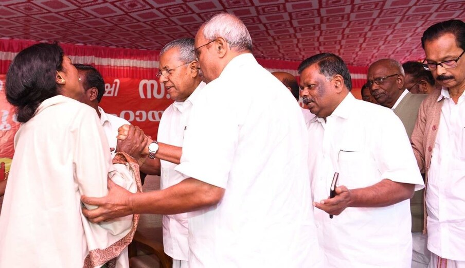  മുഖ്യമന്ത്രിയെ കരഞ്ഞുകൊണ്ടാണ് അഭിമന്യുവിന്‍റെ അമ്മ സ്വീകരിച്ചത്