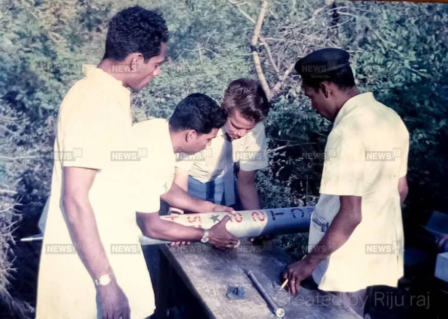 നമ്പി നാരായണൻ ജോലിക്കിടയിൽ