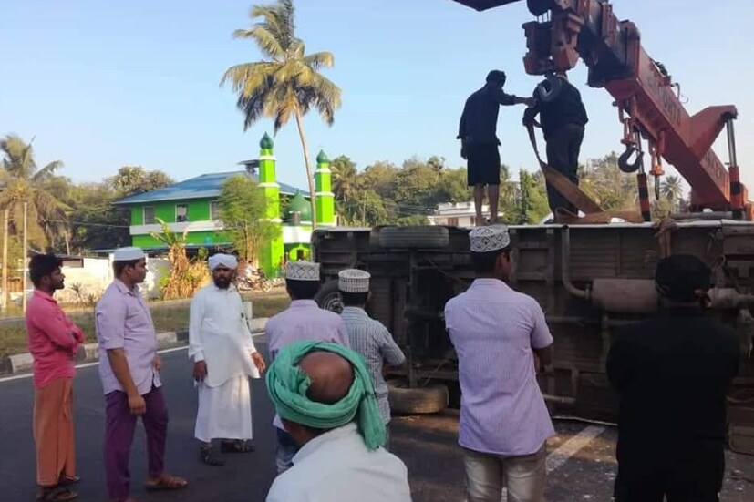  സഹജീവികളോട് എങ്ങനെ പെരുമാറണമെന്നത്തിന് ഉത്തമ ഉദാഹരണമായി മാറിയ മനുഷ്യര്‍ക്ക് കൈയ്യടിക്കുകയാണ് നാട്.