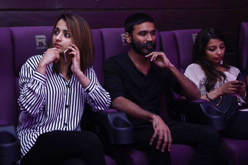  പുലർച്ചെ 4 മണിക്കുള്ള ആദ്യ പ്രദർശനത്തിന് എത്തിയ തൃഷ, ധനുഷ്