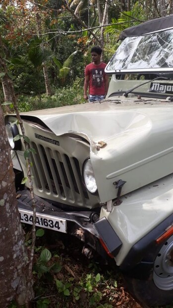  മൂന്ന് പേരെ കോട്ടയം മെഡിക്കല്‍ കോളജിലും മറ്റുള്ളവരെ മുണ്ടക്കയത്തെ സ്വകാര്യ ആശുപത്രിയിലും പ്രവേശിപ്പിച്ചു. ഇതില്‍ ഒരാളുടെ നില ഗുരുതരമാണ്.