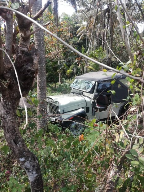 മുണ്ടക്കയം ചതുപ്പ് തടത്തിലെ ജോസുകുട്ടിയുടെ ജീപ്പാണ് അപകടത്തില്‍പ്പെട്ടത്.
