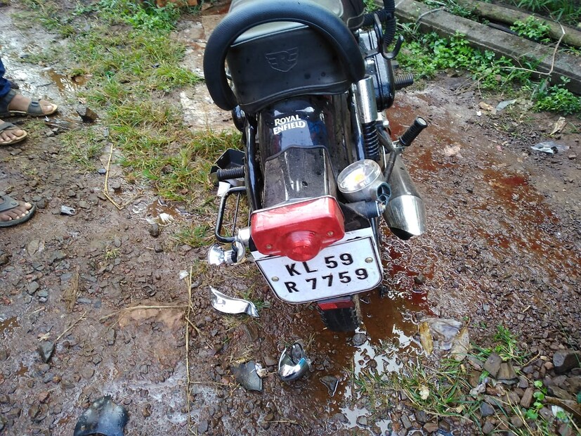  നാട്ടുകാരും അഗ്നിശമനസേനയും ചേർന്ന് ഇരുവരെയും ആശുപത്രിയിലേക്ക് കൊണ്ടുപോയെങ്കിലും രക്ഷിക്കാനായില്ല.