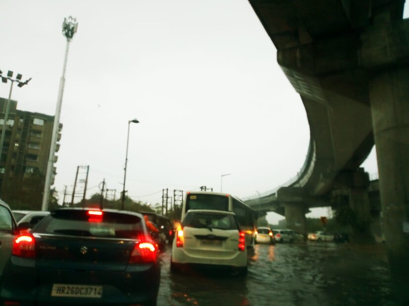  രാവിലെ ഒമ്പത് മണി വരെ ഡല്‍ഹിയില്‍ ഇരുട്ടായിരുന്നുവെന്നാണ് വിവിധ മാധ്യമങ്ങള്‍ റിപ്പോര്‍ട്ട് ചെയ്തത്