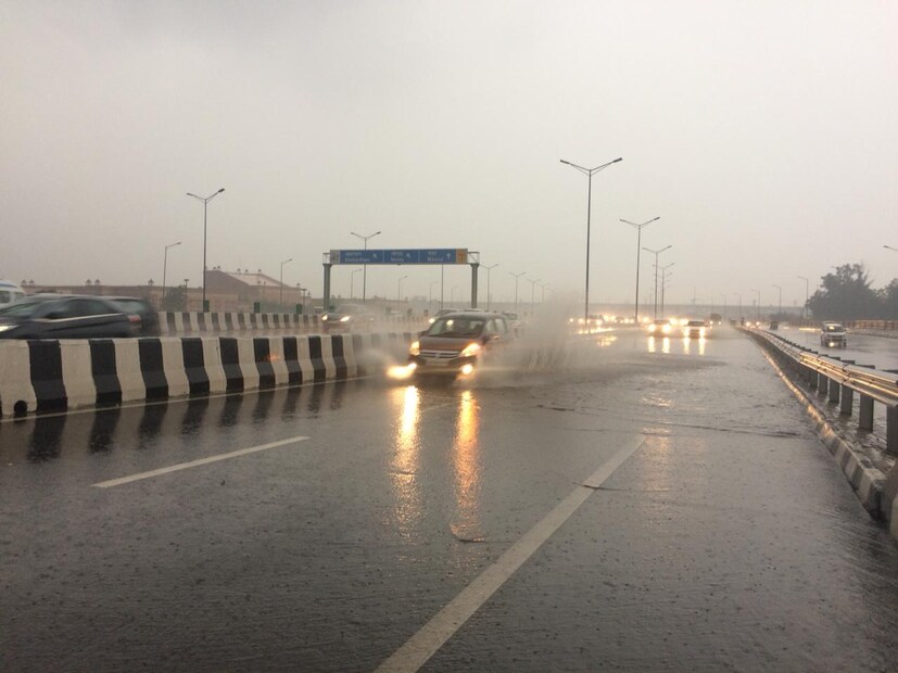  അടുത്തദിവസങ്ങളിലും മഴ തുടര്‍ന്നേക്കുമെന്നും വരുംദിവസങ്ങളില്‍ രാത്രിയിലെ കൂടിയ താപനില പത്ത് ഡിഗ്രി വരെയാകാമെന്നും തണുപ്പ് കൂടാമെന്നും കാലാവസ്ഥ നിരീക്ഷകര്‍ മുന്നറിയിപ്പ് നല്‍കി