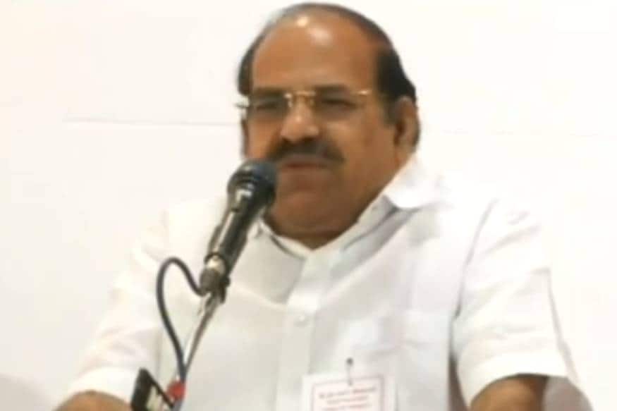 നിരന്തരം ആർഎസ്എസിന് അനുകൂല നിരപാട് സ്വീകരിക്കുന്ന ശശി തരൂരിനെ മുല്ലപ്പള്ളി പുറത്താക്കാത്തത് എന്തുകൊണ്ടാണെന്നും കോടിയേരി ചോദിച്ചു. നിരന്തരം ആർഎസ്എസിന് അനുകൂല നിരപാട് സ്വീകരിക്കുന്ന ശശി തരൂരിനെ മുല്ലപ്പള്ളി പുറത്താക്കാത്തത് എന്തുകൊണ്ടാണെന്നും കോടിയേരി ചോദിച്ചു.