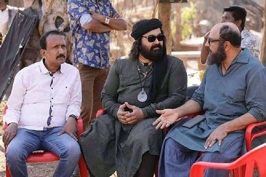 മരയ്ക്കാറിന്റെ സെറ്റിൽ മോഹൻലാൽ 