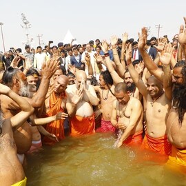 പ്രയാഗ് രാജിലെ കുംഭമേളയുടെ ഭാഗമായി അമിത് ഷാ