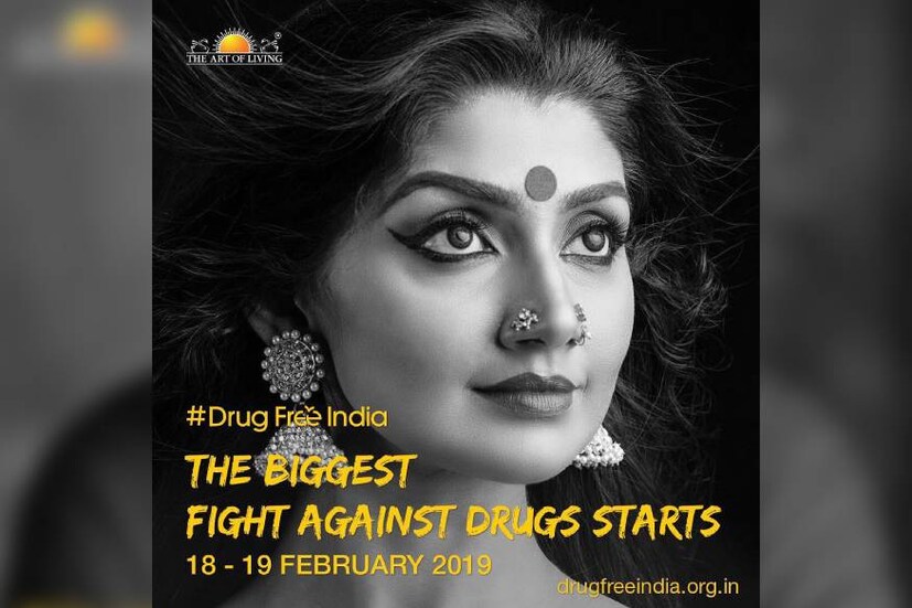  എട്ടാം മാസത്തിന്റെ ആരംഭത്തിലാണ് ഗുരുവായൂരിൽ നൃത്തം ചെയ്തത്. ഞാൻ ഗർഭിണിയാണെന്ന് അറിഞ്ഞിട്ട് എന്നെ നോക്കുന്നവർക്കേ എനിക്ക് വയർ ഉണ്ടെന്നു തോന്നുകയുള്ളൂ. അല്ലാതെ ആർക്കും മനസ്സിലായിട്ടില്ല. സൂര്യ ഫെസ്റ്റിവലിന്റെ ഭാഗമായി ഗുരുവായൂരിലേക്ക് എന്റെ ഡാൻസ് നേരത്തെ ബുക്ക് ചെയ്തതാണ്...