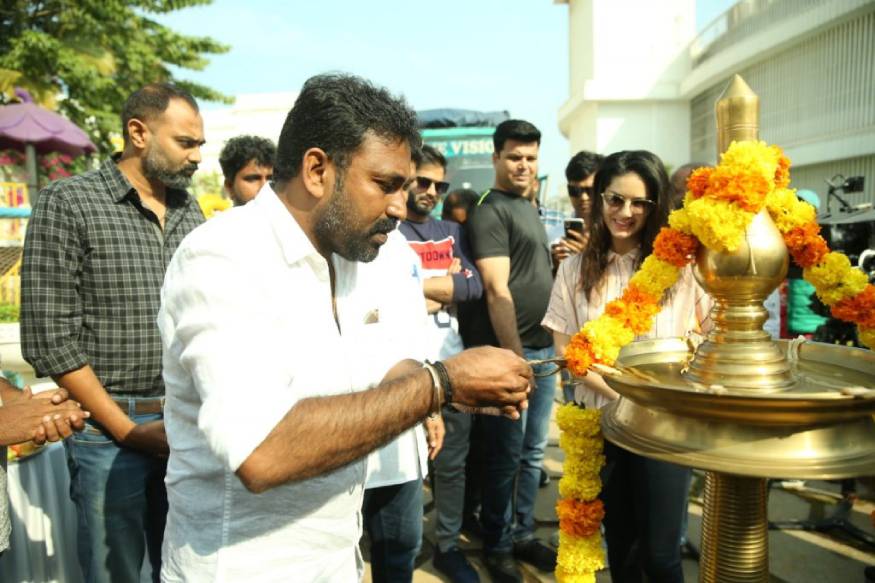  ഈ വരുന്ന വാലെന്റൈൻസ് ദിനത്തിൽ സണ്ണി ഒരിക്കൽ കൂടി കൊച്ചിയിൽ എത്തുന്നുണ്ട്