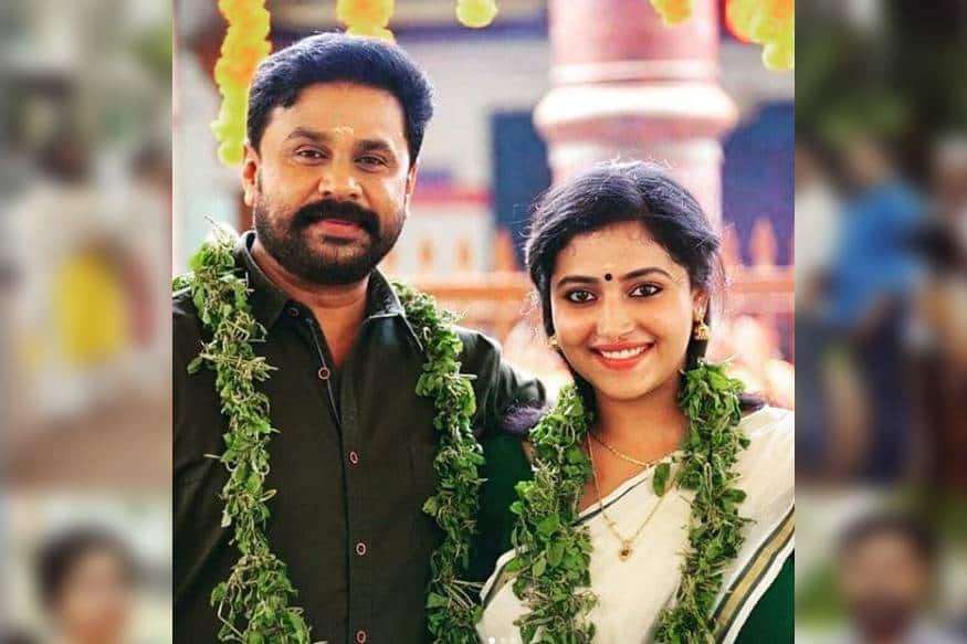 ദിലീപ് നായകനാവുന്ന ശുഭരാത്രി ജൂലൈ 6ന് തിയേറ്ററുകളിലെത്തും. കെ.പി. വ്യാസനാണ് സംവിധാനം. നായിക അനു സിതാര ദിലീപ് നായകനാവുന്ന ശുഭരാത്രി ജൂലൈ 6ന് തിയേറ്ററുകളിലെത്തും. കെ.പി. വ്യാസനാണ് സംവിധാനം. നായിക അനു സിതാര