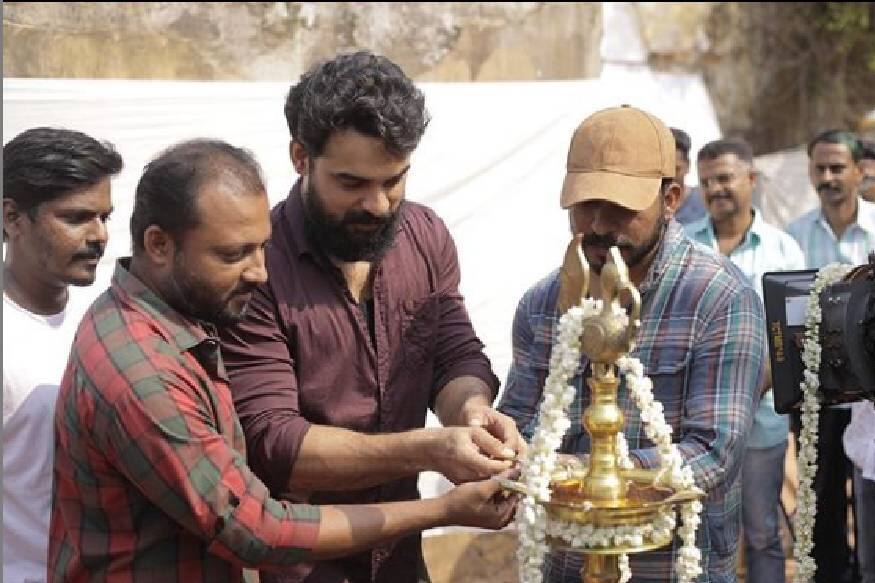 മമ്മൂട്ടിയുടെ ഇൻസ്പെക്ടർ ബൽറാമിനെ ഓർമ്മിപ്പിക്കും വിധം ഒരു പോലീസ് കഥാപാത്രമായാവും ടൊവിനോ പ്രത്യക്ഷപ്പെടുക മമ്മൂട്ടിയുടെ ഇൻസ്പെക്ടർ ബൽറാമിനെ ഓർമ്മിപ്പിക്കും വിധം ഒരു പോലീസ് കഥാപാത്രമായാവും ടൊവിനോ പ്രത്യക്ഷപ്പെടുക