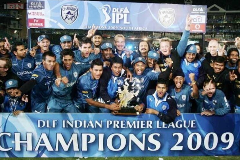  2009 ല്‍ ദക്ഷിണാഫ്രിക്കയില്‍ വച്ചായിരുന്നു ഐ.പി.ല്‍ മത്സരങ്ങള്‍ നടന്നത്. മുന്‍ ഓസീസ് താരം ആഡം ഗില്‍ക്രിസ്റ്റ് നയിച്ച ഹൈദരാബാദ് ഡെക്കാണ്‍ ചാര്‍ജേഴ്സ് അനില്‍ കുംബ്ലെയുടെ ബാംഗ്ലൂര്‍ റോയല്‍ ചലഞ്ചേഴ്സിനെ പരാജയപ്പെടുത്തി രണ്ടാം സീസണില്‍ കിരീടത്തിന്റെ അവകാശികളായി.