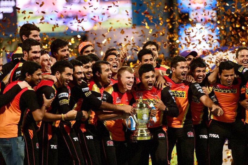 2016 ല്‍ നടന്ന ഒമ്പതാം സീസണില്‍ കന്നികീരീടം ലക്ഷ്യമിട്ടിറങ്ങിയെ ബാംഗ്ലൂരും സണ്‍ റൈസേഴ്സ് ഹൈദരാബാദും മികച്ച പോരാട്ടമായിരുന്നു ഫൈനലില്‍ കാഴ്ചവെച്ചത്. ഡേവിഡ് വാര്‍ണര്‍ നയിച്ച ഹൈദരാബാദ് കോഹ്ലിയുടെ ബാംഗ്ലൂരിനെ മറികടന്നായിരുന്നു കിരീടം ഉയര്‍ത്തിയത്.