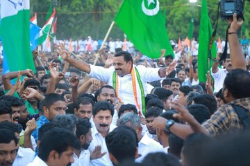 'ആവേശം വാനോളം'; ഇടുക്കിയെ ഇളക്കി ഡീന്‍ കുര്യാക്കോസിന്റെ തെരഞ്ഞെടുപ്പ് കണ്‍വന്‍ഷൻ