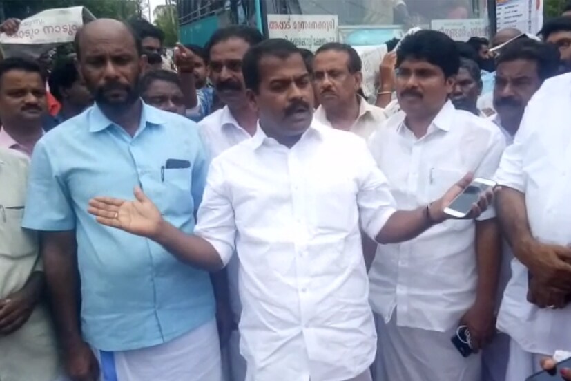  സുൽത്താൻബത്തേരി എംഎൽഎ ഐസി ബാലകൃഷ്ണൻ ഉൾപ്പെടെയുള്ള ജനപ്രതിനിധികൾ സ്ഥലത്തെത്തി പ്രതിഷേധക്കാരോട് സംസാരിച്ചു.
