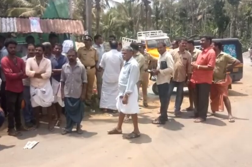  വന്യ മൃഗങ്ങളുടെ ഭീഷണി രൂക്ഷമായതോടെയാണ് ജനങ്ങൾ തെരുവിലിറങ്ങിയത്.