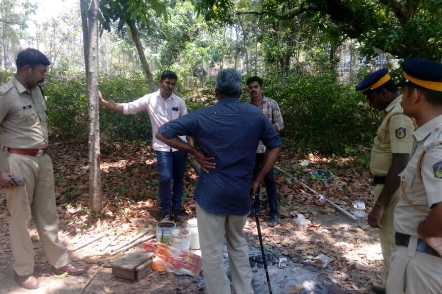 അഴീക്കോട് കാപ്പിലെ പീടികയില് ബോംബും ഇരുമ്പ് ദണ്ഡുകളും കണ്ടെടുത്തു. ഉഗ്രശേഷിയുളള 2 സ്റ്റീല് ബോംബുകളും 1 ബോട്ടില് ബോംബും, 4 ഇരുമ്പ് പൈപ്പുകളുമാണ് ആളൊഴിഞ്ഞ പറമ്പില് നിന്നും കണ്ടെടുത്തത്. അഴീക്കോട് കാപ്പിലെ പീടികയില് ബോംബും ഇരുമ്പ് ദണ്ഡുകളും കണ്ടെടുത്തു. ഉഗ്രശേഷിയുളള 2 സ്റ്റീല് ബോംബുകളും 1 ബോട്ടില് ബോംബും, 4 ഇരുമ്പ് പൈപ്പുകളുമാണ് ആളൊഴിഞ്ഞ പറമ്പില് നിന്നും കണ്ടെടുത്തത്.