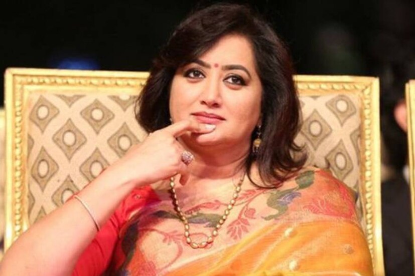  എന്നാൽ ഊഹാപോഹങ്ങൾക്കും അഭ്യൂഹങ്ങൾക്കും വിരാമമിട്ട് സ്വതന്ത്രയായി മത്സരിക്കുമെന്ന് സുമലത പ്രഖ്യാപിക്കുകയായിരുന്നു