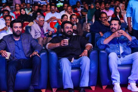 സൂപ്പർനടന്മാർ ഒരേ ഫ്രയിമിൽ; ഇതെന്താ ചുള്ളന്മാരുടെ സമ്മേളനമോ? സൂപ്പർനടന്മാർ ഒരേ ഫ്രയിമിൽ; ഇതെന്താ ചുള്ളന്മാരുടെ സമ്മേളനമോ?
