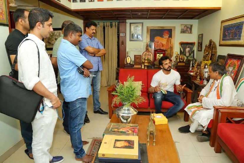  രാഷ്ട്രീയത്തില്‍ ഇറങ്ങാന്‍ ഉദ്ദേശ്യമില്ല. പൂര്‍ണമായും കളിയില്‍ ശ്രദ്ധിക്കുന്നതിനെ കുറിച്ചാണ് താന്‍ ആലോചിക്കന്നതെന്നും ശ്രീശാന്ത് വ്യക്തമാക്കി.