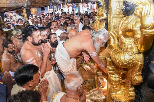 മീന മാസ പൂജകൾക്കും ഉത്സവത്തിനുമായി കഴിഞ്ഞ ദിവസമാണ് ശബരിമല നട തുറന്നത്  