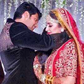 ആര്യാ കല്യാണ വൈഭോഗമേ; നടൻ ആര്യയുടെ വിവാഹ ചിത്രങ്ങൾ