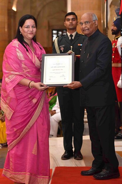  പ്രിയംവദ സിംഗ് 148 വർഷം പഴക്കമുള്ള പൈതൃകക്കോട്ട സംരക്ഷിച്ച് അതിനെ കമ്മ്യൂണിറ്റി ഹോംസ്റ്റേയാക്കി വികസിപ്പിച്ചു. മേജ പ്രൊജക്ട് എന്നാണ് ഇതിന് പേര് നൽകിയിരിക്കുന്നത്.