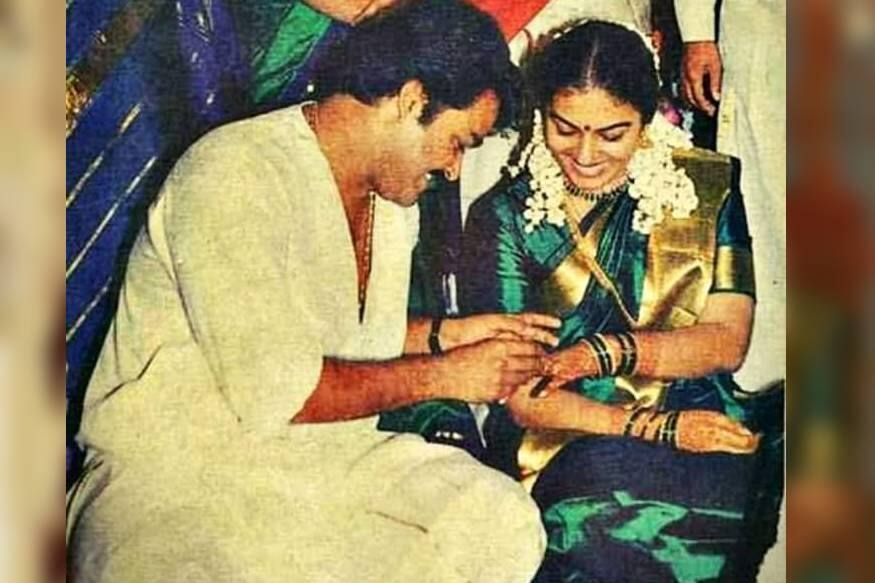 വിവാഹ വേളയിൽ മോതിരം കൈമാറുന്ന മോഹൻലാലും സുചിത്രയും