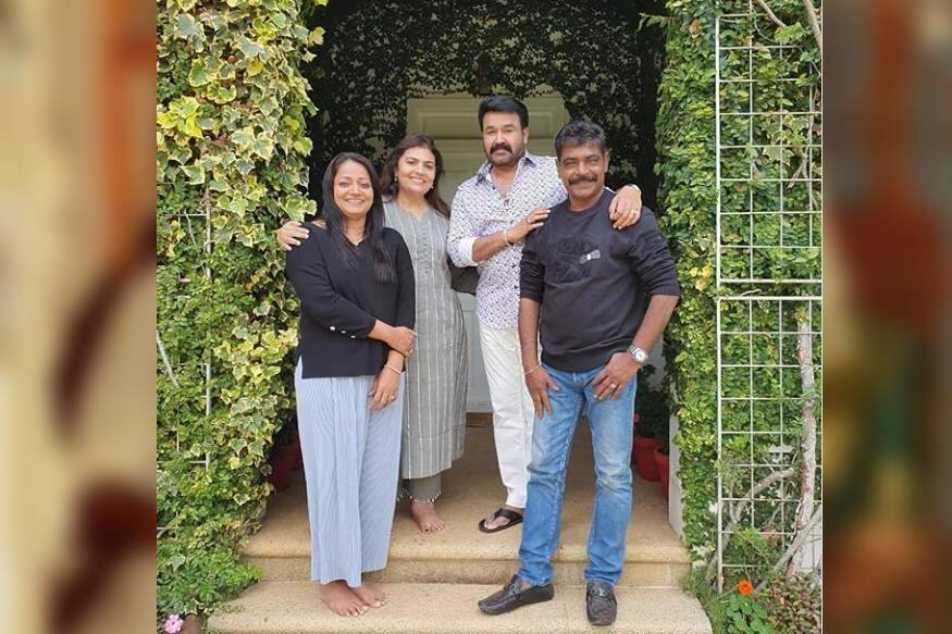 ആന്റണി പെരുമ്പാവൂരിനും കുടുംബത്തിനും ഒപ്പം മോഹൻലാൽ, സുചിത്ര