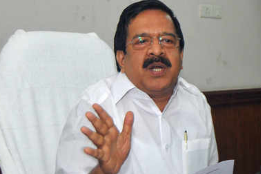  നിത്യച്ചിലവിന് പോലും പണമില്ലാതെ സംസ്ഥാനം നട്ടം തിരിയുന്ന സമയത്തായിരുന്നു വന്‍ചിലവില്‍ മുഖ്യമന്ത്രിയുടെയും സംഘത്തിന്റെയും വിദേശ യാത്ര. ഈ സര്‍ക്കരിന് കീഴില്‍ കേരളത്തില്‍ സംരംഭങ്ങള്‍ ആരംഭിക്കാന്‍ വന്ന പ്രവാസികളായ പുനലൂരിലെ സുഗതനും ആന്തൂരിലെ സാജനും ആത്മഹത്യയിലാണ് അഭയം തേടേണ്ടി വന്നത്. അതാണ് ഇവിടത്തെ സ്ഥിതി. മരണ ശേഷം പോലും അവര്‍ക്ക് നീതി ലഭ്യമാക്കാന്‍ കഴിയാത്ത മുഖ്യമന്ത്രിയാണ് കേരളത്തിലേക്ക് വ്യവസാസികളെ ക്ഷണിക്കാന്‍ വിദേശത്തേക്ക് പോയത്. അവരെയും ഇവിടെ കൊണ്ടു വന്ന് ആത്മഹത്യ ചെയ്യിക്കാനാണോ മുഖ്യമന്ത്രിയുടെ യാത്ര?- ചെന്നിത്തല ചോദിച്ചു. 