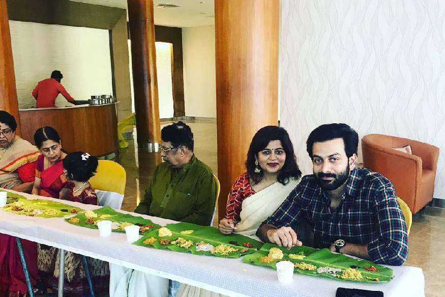 പ്രിയപ്പെട്ടവർക്ക് വിഷു സദ്യയൊരുക്കി പൃഥ്വിരാജും ഭാര്യ സുപ്രിയ മേനോനും