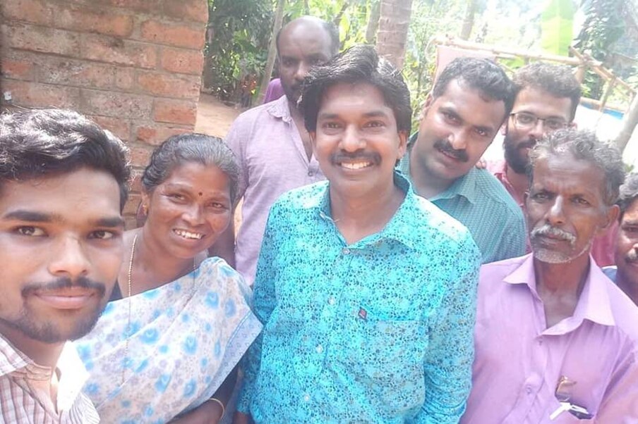  ശ്രീധന്യക്കും കുടുംബത്തിനുമൊപ്പം സന്തോഷ് പണ്ഡിറ്റ്