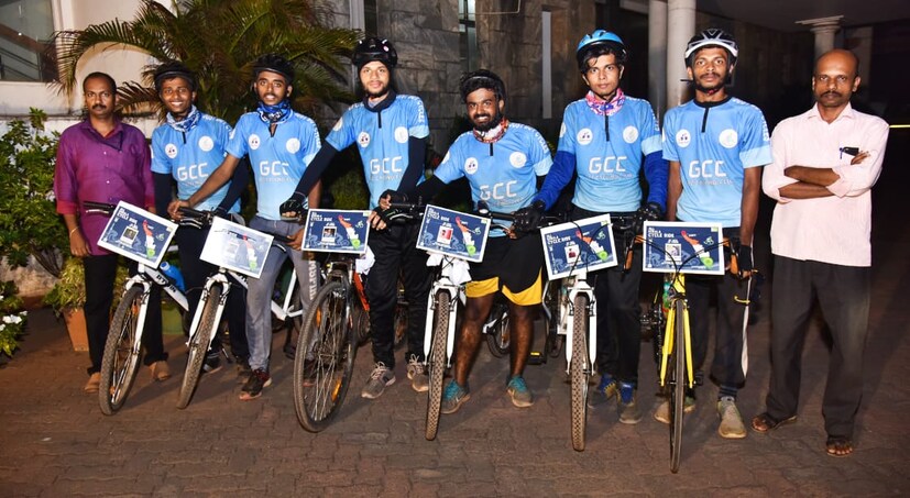  ഒരു ദിവസം 90 കിലോമീറ്ററോളം ആണ് സൈക്കിൾയാത്ര. പാലക്കാട്‌ ഗവ. എഞ്ചിനീയറിങ് കോളേജ് വിദ്യാർഥികളായ ജസീൽ, സാബിൻ, ജുനൈദ്, ശഹരിയാർ, അദ്നാൻ, ജിബിൻ എന്നിവരാണ് സൈക്കിൾ റൈഡിൽ പങ്കെടുക്കുന്നത്. കോഴിക്കോട് ബീച്ചിൽ എത്തിയ ശേഷം ജില്ലാ കളക്ടർ സീറാം സാംബശിവ റാവുവിനെയും സംഘം സന്ദർശിച്ചു.