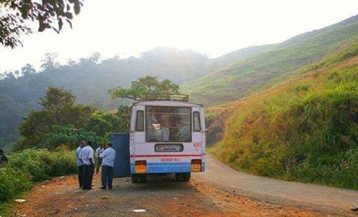 തെക്കന് ബംഗാള് ഉള്ക്കടലില് രൂപംകൊണ്ട ന്യൂനമര്ദംമൂലം ശക്തമായ മഴയും ഉരുള്പൊട്ടലും ഉണ്ടാകാന് സാധ്യതയുണ്ടെന്ന മുന്നറിയിപ്പിനെ തുടര്ന്നാണ് വിലക്ക്. തെക്കന് ബംഗാള് ഉള്ക്കടലില് രൂപംകൊണ്ട ന്യൂനമര്ദംമൂലം ശക്തമായ മഴയും ഉരുള്പൊട്ടലും ഉണ്ടാകാന് സാധ്യതയുണ്ടെന്ന മുന്നറിയിപ്പിനെ തുടര്ന്നാണ് വിലക്ക്.
