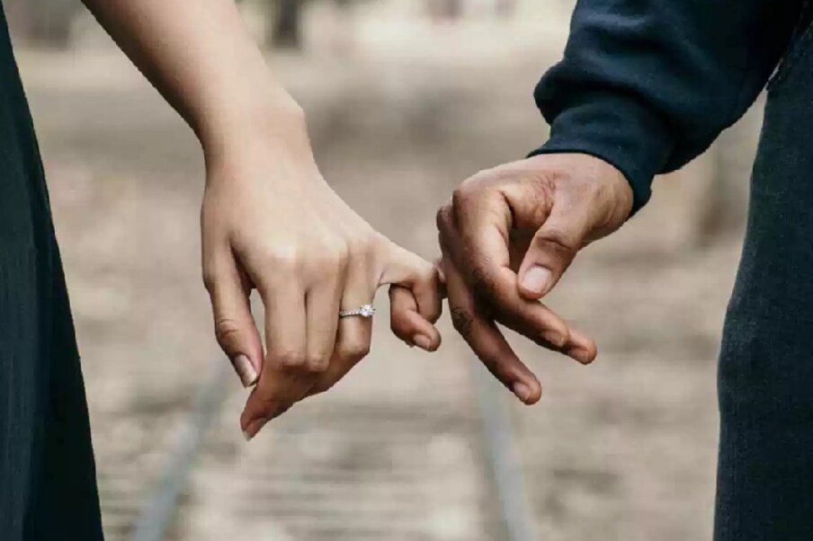  'പ്രധാനമായും ചെറിയ പ്രായത്തിലുള്ള യൂണിവേഴ്സിറ്റി വിദ്യാർത്ഥികൾ ആയിരുന്നു ഇതിൽ പങ്കെടുത്തത്. അവരുടെ പ്രണയബന്ധങ്ങൾ താരതമ്യേന ഹ്രസ്വമായിരുന്നു. അവരുടെ പങ്കാളികളെക്കുറിച്ചുള്ള ധാരണകളും വിവാഹസങ്കൽപവും പ്രായം കൂടുന്നതിന് അനുസരിച്ച് മാറുകയും ചെയ്യും. പ്രധാനമായും പാശ്ചാത്യ സംസ്കാരത്തെ ആശ്രയിച്ചുള്ള ഗവേഷണത്തിലാണ് പഠനം നടന്നത്. ചില പഠനങ്ങൾ ചൈനീസ് പങ്കാളികളുടെ ശബ്ദത്തെ ആസ്പദമാക്കിയും നടന്നു' - ഗവേഷകർ വ്യക്തമാക്കുന്നു.