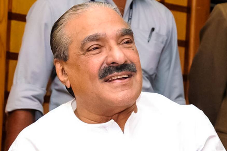 പാലാ: അന്തരിച്ച കേരള കോൺഗ്രസ് നേതാവും മുൻ മന്ത്രിയുമായിരുന്ന കെ.എം. മാണിയ്ക്ക് ആദരവുമായി പാലാ നഗരസഭ. പാലാ നഗരത്തിൽ മാണിയുടെ പൂർണകായ പ്രതിമ സ്ഥാപിക്കാൻ നഗരസഭാ കൗൺസിൽ തീരുമാനിച്ചു. ഇന്നു ചേർന്ന അടിയന്തര കൗൺസിൽ യോഗമാണ് ഇക്കാര്യം തീരുമാനിച്ചത്. പാലാ: അന്തരിച്ച കേരള കോൺഗ്രസ് നേതാവും മുൻ മന്ത്രിയുമായിരുന്ന കെ.എം. മാണിയ്ക്ക് ആദരവുമായി പാലാ നഗരസഭ. പാലാ നഗരത്തിൽ മാണിയുടെ പൂർണകായ പ്രതിമ സ്ഥാപിക്കാൻ നഗരസഭാ കൗൺസിൽ തീരുമാനിച്ചു. ഇന്നു ചേർന്ന അടിയന്തര കൗൺസിൽ യോഗമാണ് ഇക്കാര്യം തീരുമാനിച്ചത്.