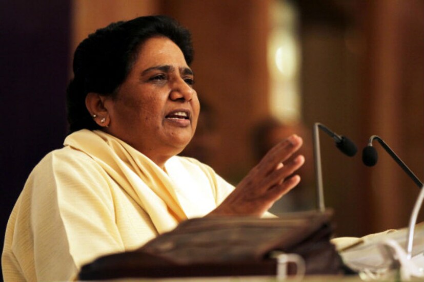  മുഖ്യമന്ത്രി പദവിയിൽ ഇരുന്നു പ്രതിമ നിർമ്മാണത്തിനായി പണം അനുവദിക്കുക മാത്രമാണ് ചെയ്തത്.പ്രതിമകൾ നിർമ്മിക്കാനുള്ള തീരുമാനത്തിലൂടെ നിയമസഭ ദളിത്, വനിതാ നേതാക്കളെ ആദരിക്കുകയാണ് ചെയ്തത്