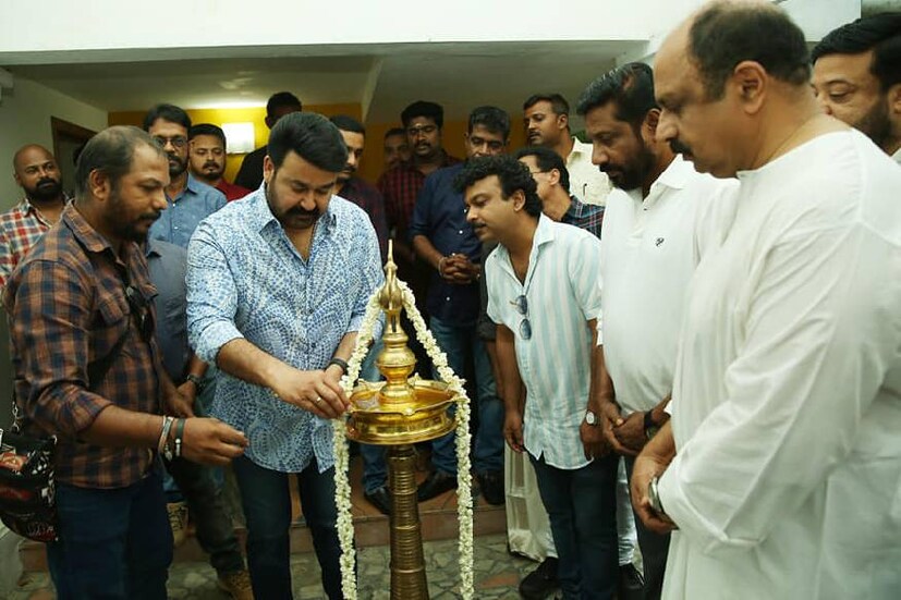  'ലേഡീസ് ആന്‍ഡ് ജന്റില്‍മാന്‍' എന്ന ചിത്രത്തിന് ശേഷം മോഹന്‍ലാലും സിദ്ധിഖും ഒന്നിക്കുന്ന ചിത്രമായ ‘ബിഗ് ബ്രദറാ’ണ് ഇന്ന് തുടക്കം കുറിച്ച മറ്റൊരു ചിത്രം. ചിത്രത്തിൽ സച്ചിദാനന്ദൻ എന്ന കഥാപാത്രത്തെ ആണ് മോഹൻലാൽ അവതരിപ്പിക്കുന്നത് എന്നാണ് റിപ്പോർട്ട്.