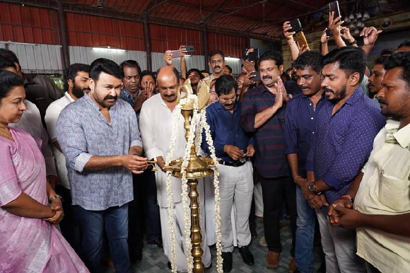  ഒടിയൻ, ലൂസിഫർ, മരക്കാർ- അറബിക്കടലിന്റെ സിംഹം എന്നീ ചിത്രങ്ങൾക്കു ശേഷം മോഹൻലാലിനെ നായകനാക്കി ആശിർവാദ് സിനിമാസിന്റെ ബാനറിൽ ആന്റണി പെരുമ്പാവൂർ നിർമിക്കുന്ന സിനിമയാണ് 'ഇട്ടിമാണി മെയ്ഡ് ഇൻ ചൈന'.