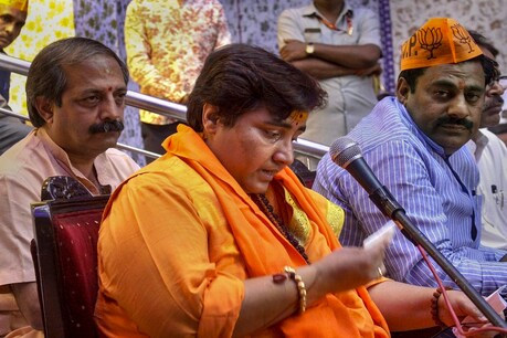 സാധ്വി പ്രഗ്യയുടെ ശാപം ബിജെപിക്ക് തലവേദനയായി; വ്യക്തിപരമായ അഭിപ്രായമെന്ന് പാർട്ടി സാധ്വി പ്രഗ്യയുടെ ശാപം ബിജെപിക്ക് തലവേദനയായി; വ്യക്തിപരമായ അഭിപ്രായമെന്ന് പാർട്ടി