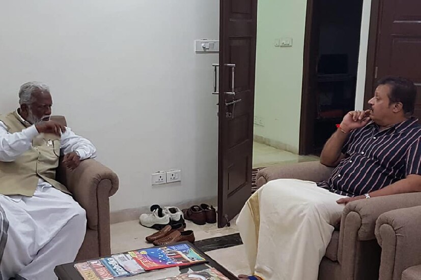  മറ്റ് സ്ഥാനാർഥികൾ പ്രചരണ രംഗത്ത് ബഹുദൂരം മുന്നിലെത്തിയപ്പോഴാണ് പത്രിക സമർപ്പണം അവസാനിക്കാൻ ഒരു ദിവസം മാത്രം ബാക്കിനിൽകെ ബി ജെ പി സ്ഥാനാർഥി കളത്തിലിറങ്ങുന്നത്.