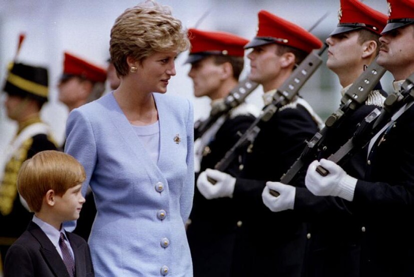  അമ്മയായ ഡയാന രാജകുമാരിക്കൊപ്പം ഹാരി രാജകുമാരൻ