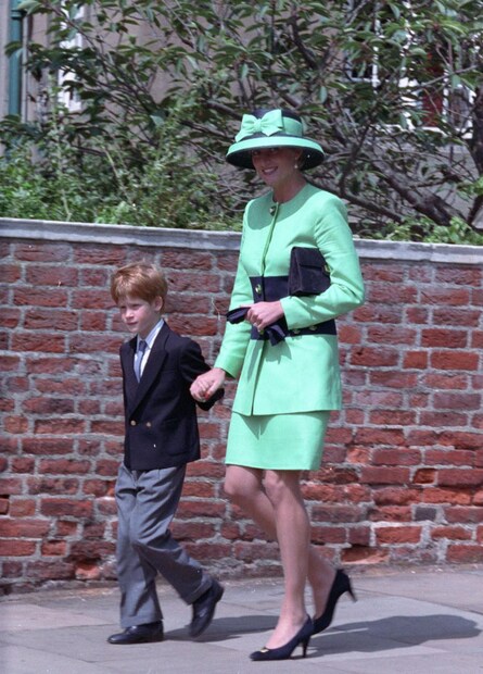  അമ്മയായ ഡയാന രാജകുമാരിക്കൊപ്പം കുഞ്ഞു ഹാരി