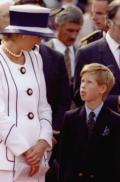  ഡയാന രാജകുമാരിയും ഹാരി രാജകുമാരനും