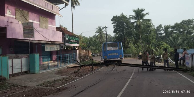  ഇന്നലെ വൈകിട്ട് ശക്തമായ കാറ്റിലാണ് അപകടമുണ്ടായത്.