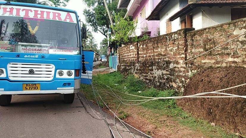  വർക്കല-കല്ലമ്പലം റൂട്ടിൽ സർവ്വീസ് നടത്തുന്ന ചിത്തിര എന്ന ബസാണ് അപകടത്തിൽപ്പെട്ടത്