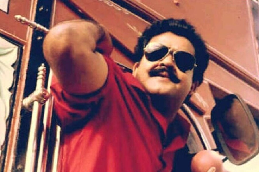  1995ൽ പുറത്തു വന്ന ഭദ്രൻ ചിത്രം സ്ഫടികത്തിൽ ആട് തോമ എന്ന നായക കഥാപാത്രത്തെ മോഹൻലാൽ അവതരിപ്പിച്ചു. അഞ്ചു കോടിക്കു മേൽ നേടി ബോക്സ് ഓഫീസ് ഹിറ്റായ സ്ഫടികം ആ വർഷത്തെ ഏറ്റവും കൂടുതൽ കളക്ഷൻ നേടിയ ചിത്രമായി മാറി.