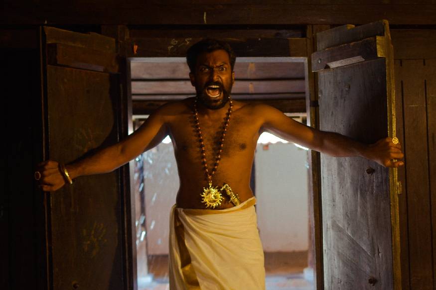 മഴ കലശലായതിനാൽ , തന്റെ പോക്ക് മാറ്റിവെച്ച ശങ്കരൻതമ്പി കതക് തുറന്നുവന്നു കാണുന്ന കാഴ്ച്ച, താൻ മകളെപോലെ കാണുന്ന വല്ലിയെ കയറിപിടിക്കാൻ ശ്രമിക്കുന്ന രാമനാഥനെയാണ്. വല്ലിയ്ക്ക് രാമനാഥനെ ഇഷ്ടമാണ് ; ഇപ്പോഴും. ആ ഒരു നിമിഷത്തെ മനസിന്റെ ചാഞ്ചാട്ടത്തിൽ വല്ലിയെ പിടിക്കാൻ ശ്രമിച്ച രാമനാഥനോട് ക്ഷമിക്കാൻ മാത്രമുള്ള പക്വത അവൾക്കുണ്ടായിരുന്നു. എന്നാൽ ആ ദാക്ഷണ്യം ശങ്കരൻ തമ്പിയിൽ നിന്ന് രാമനാഥൻ ഒരിക്കലും പ്രതീക്ഷിച്ചില്ല മഴ കലശലായതിനാൽ , തന്റെ പോക്ക് മാറ്റിവെച്ച ശങ്കരൻതമ്പി കതക് തുറന്നുവന്നു കാണുന്ന കാഴ്ച്ച, താൻ മകളെപോലെ കാണുന്ന വല്ലിയെ കയറിപിടിക്കാൻ ശ്രമിക്കുന്ന രാമനാഥനെയാണ്. വല്ലിയ്ക്ക് രാമനാഥനെ ഇഷ്ടമാണ് ; ഇപ്പോഴും. ആ ഒരു നിമിഷത്തെ മനസിന്റെ ചാഞ്ചാട്ടത്തിൽ വല്ലിയെ പിടിക്കാൻ ശ്രമിച്ച രാമനാഥനോട് ക്ഷമിക്കാൻ മാത്രമുള്ള പക്വത അവൾക്കുണ്ടായിരുന്നു. എന്നാൽ ആ ദാക്ഷണ്യം ശങ്കരൻ തമ്പിയിൽ നിന്ന് രാമനാഥൻ ഒരിക്കലും പ്രതീക്ഷിച്ചില്ല